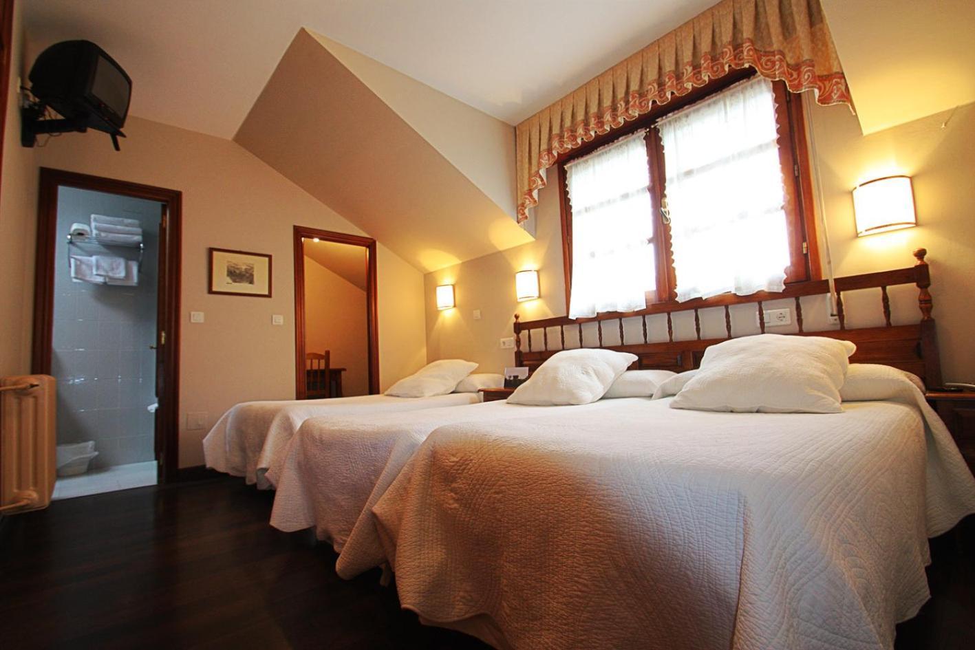 Hostal Restaurante Mendez Villafranca Del Bierzo Eksteriør billede