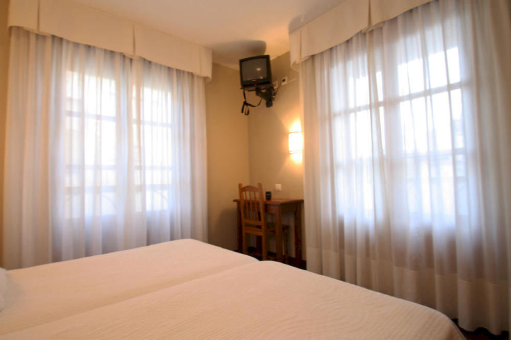 Hostal Restaurante Mendez Villafranca Del Bierzo Eksteriør billede